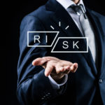 スーツ姿の男性